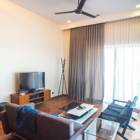 The Suites At Waterside Straits Quay By Plush Bagan Jermal Exterior foto