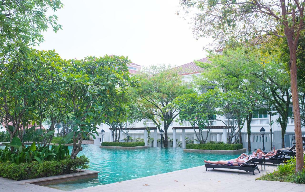 The Suites At Waterside Straits Quay By Plush Bagan Jermal Exterior foto