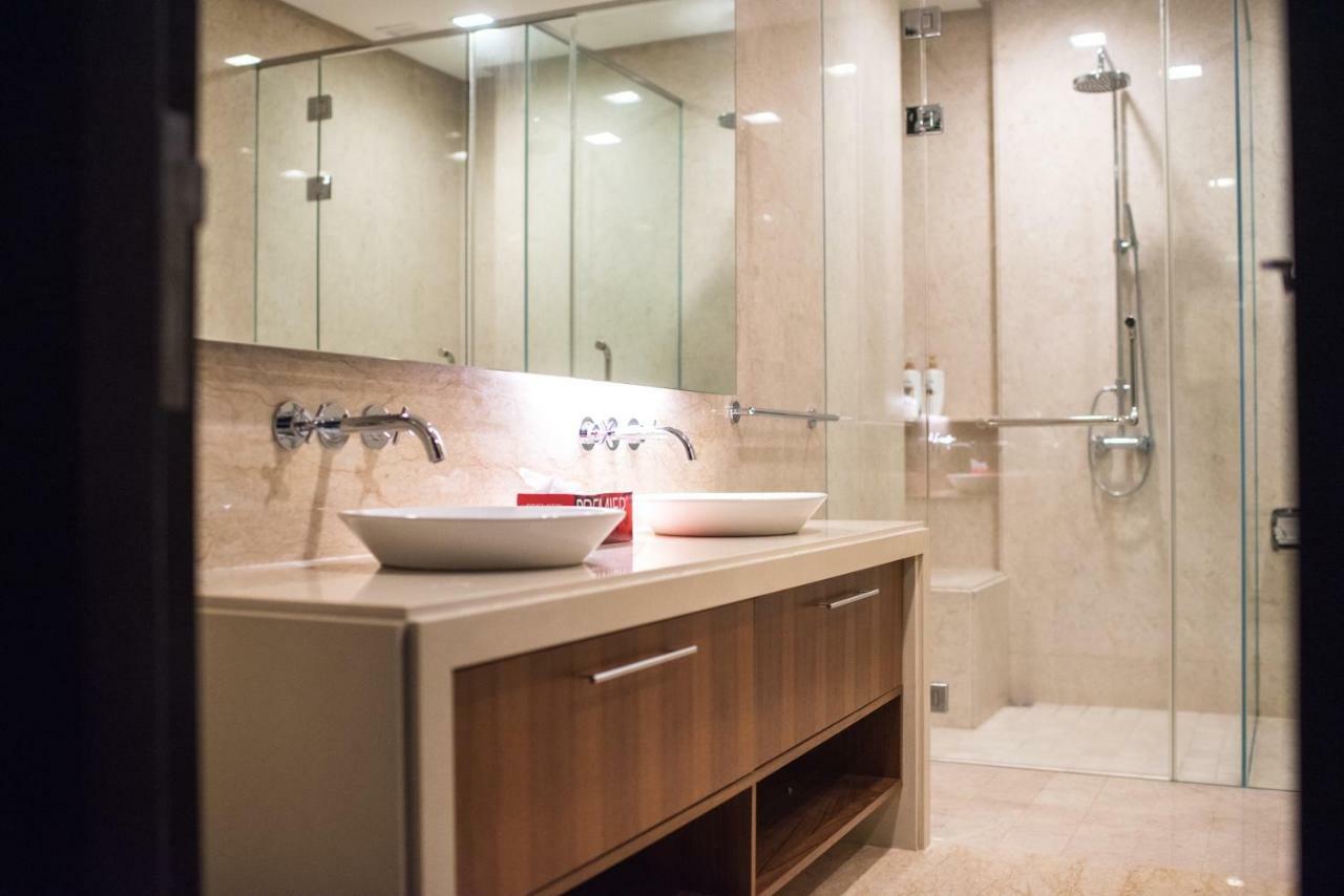 The Suites At Waterside Straits Quay By Plush Bagan Jermal Exterior foto